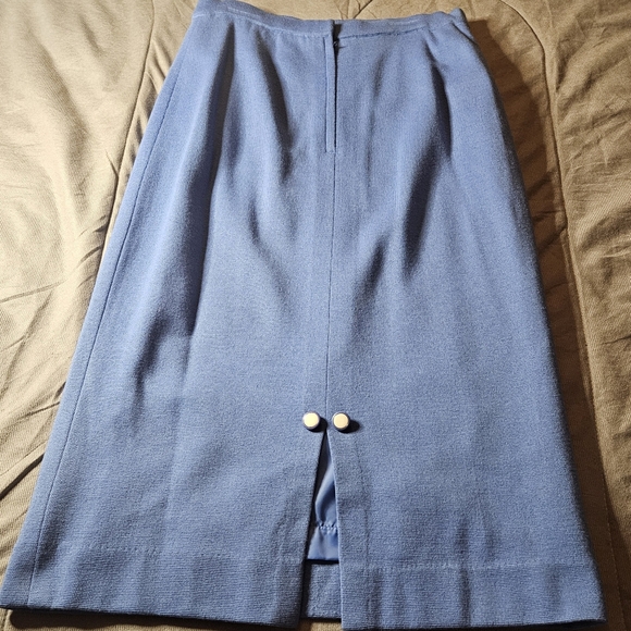 Suit - Picture 6 of 7